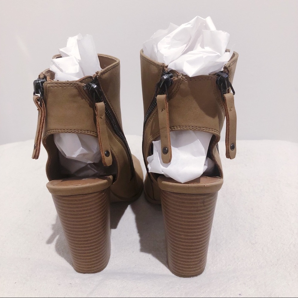 Tan Open-Toed Heels - image 3